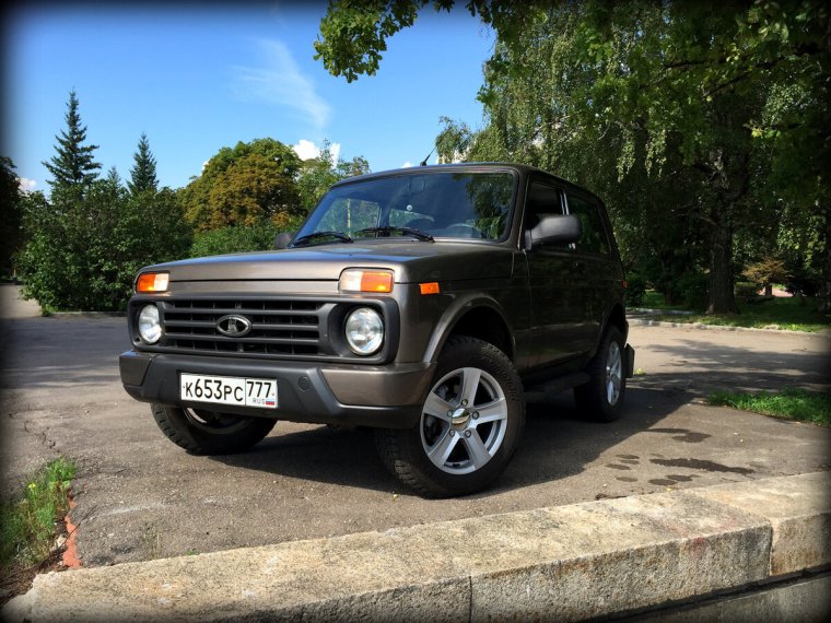 Нива 4x4 Урбан голубая Планета