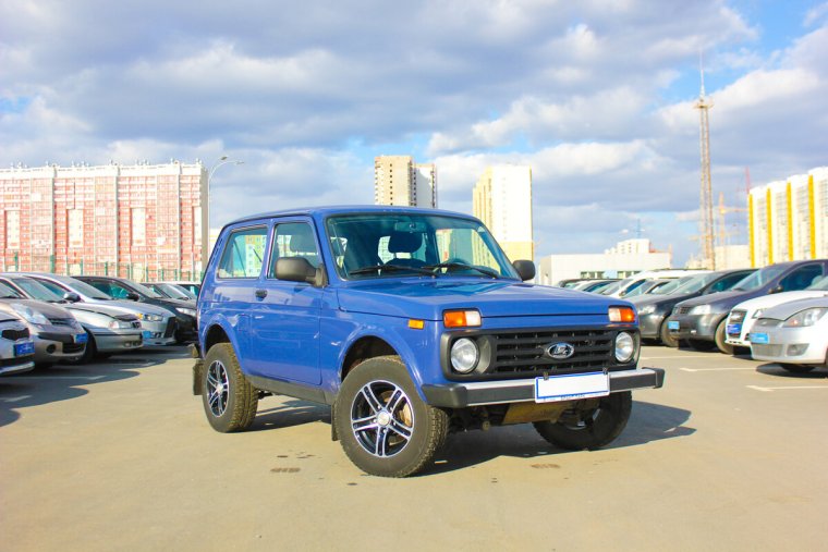 Нива 2121 голубая Планета