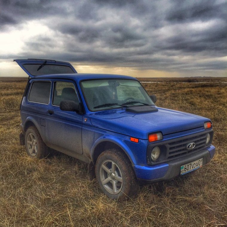 Нива 2020 голубая Планета