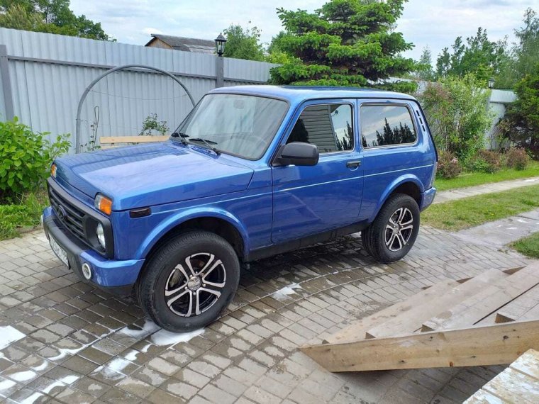 Нива Урбан синий металлик