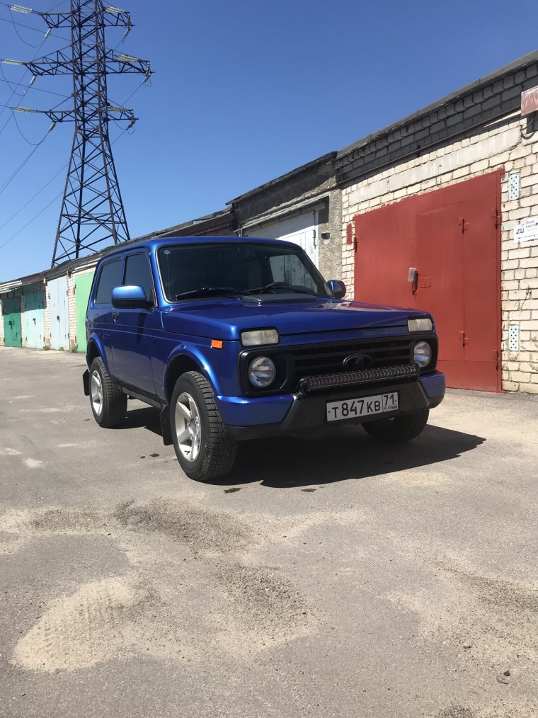 Нива Урбан черная 007