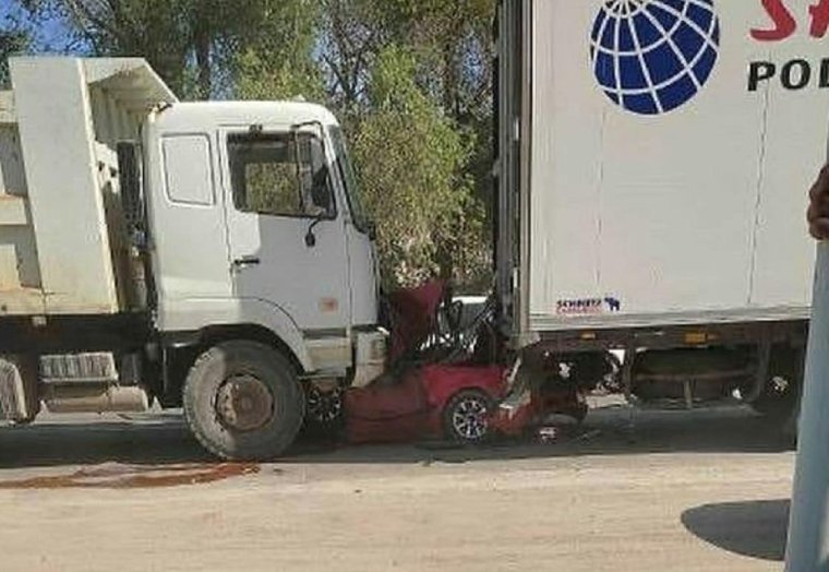 Пассажирский поезд протаранил грузовик на Закарпатье