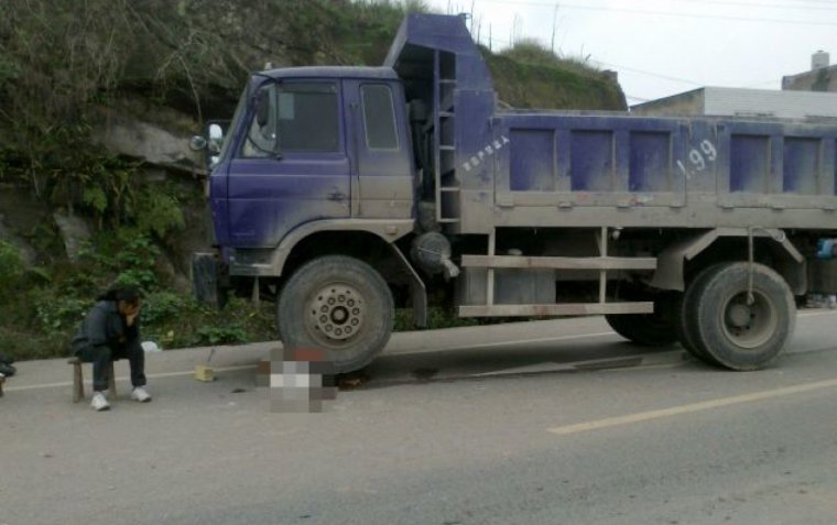 Грузовик раздавил рабочего в Башкирии фото жесть