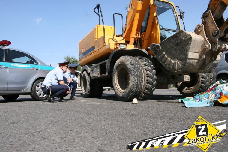 Человека расплющила машина