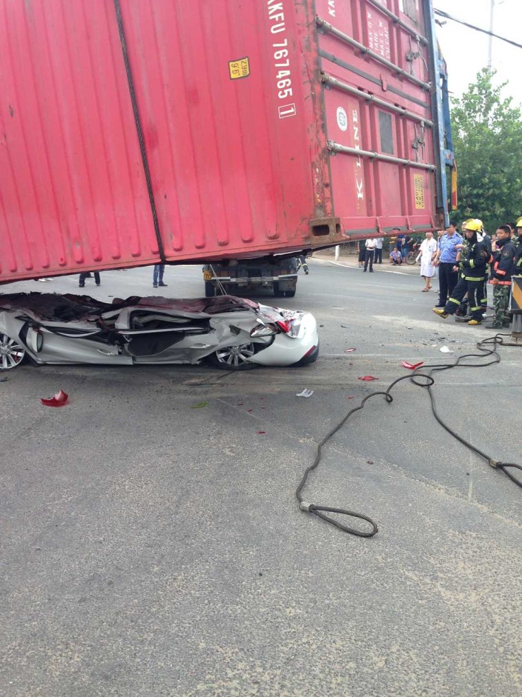 ДТП ВАЗ 2114 под фуру Скания