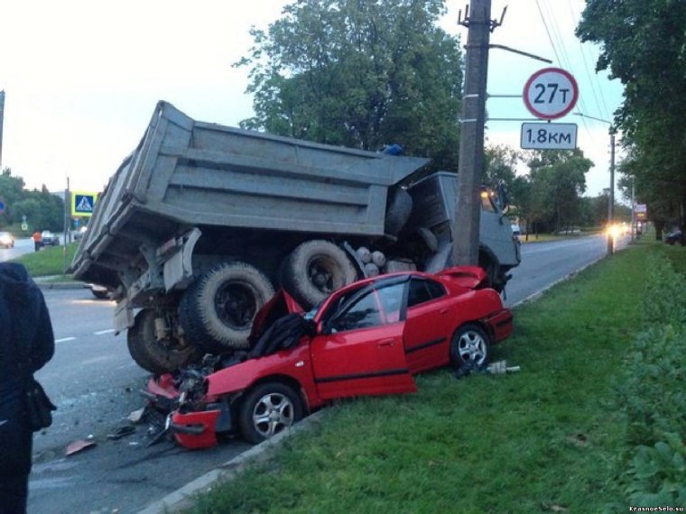 Грузовик раздавил человека