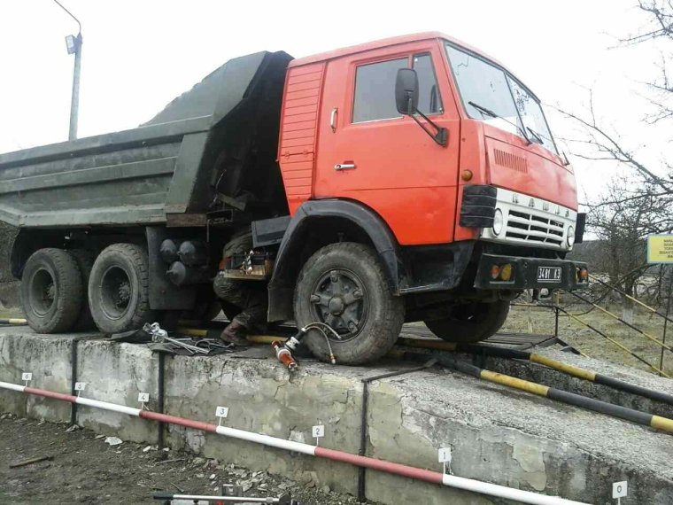 Столкновение поезда с грузовиком