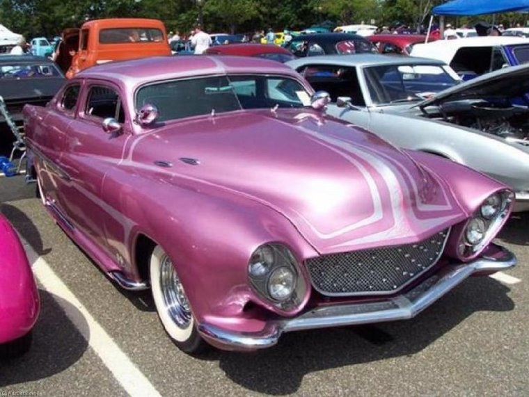 Розовая машина Старая