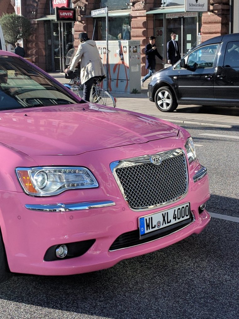 Машины розового цвета