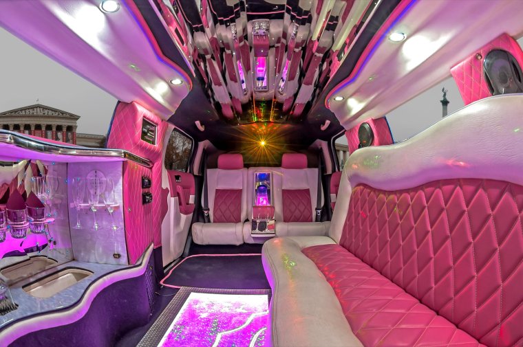 Розовый Хаммер h3 лимузин