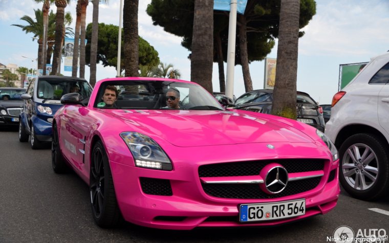 Мерседес АМГ розовый