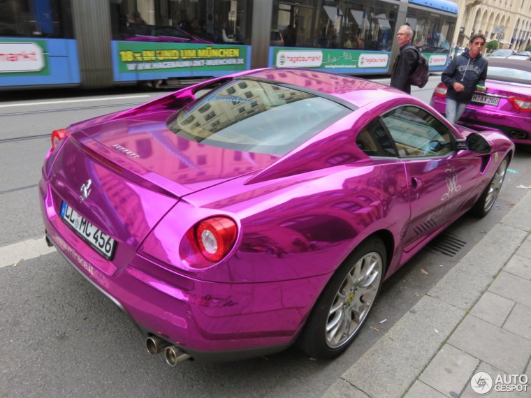 Феррари розовая