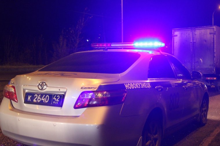 Машина ГИБДД ночью