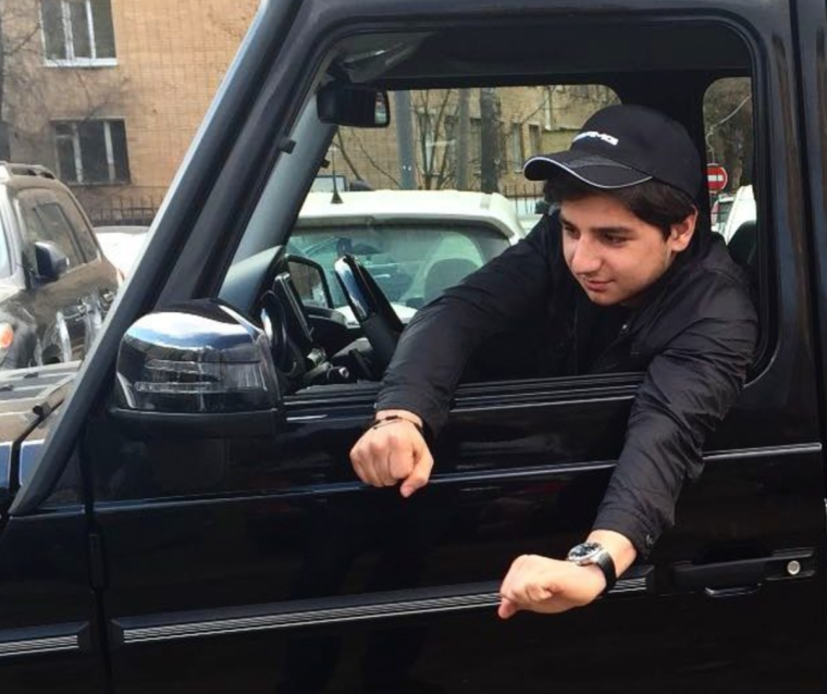 Парень на ГЕЛИКЕ