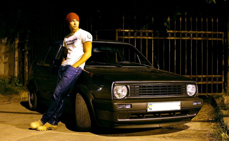 Парень в машине