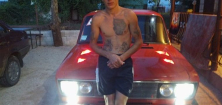 Деревенские пацаны с машиной