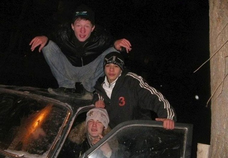 Брошенные автомобиль во дворе Хендай Гетц Тюмень