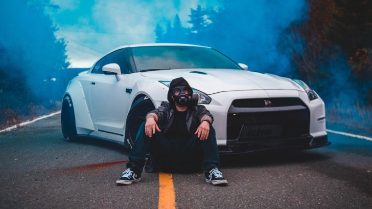 Девушка и БМВ