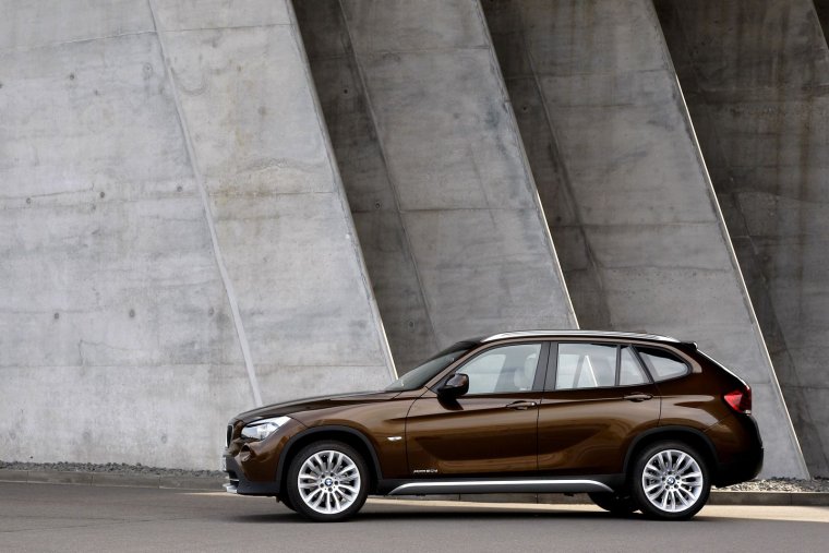 Auto BMW m760li коричневый