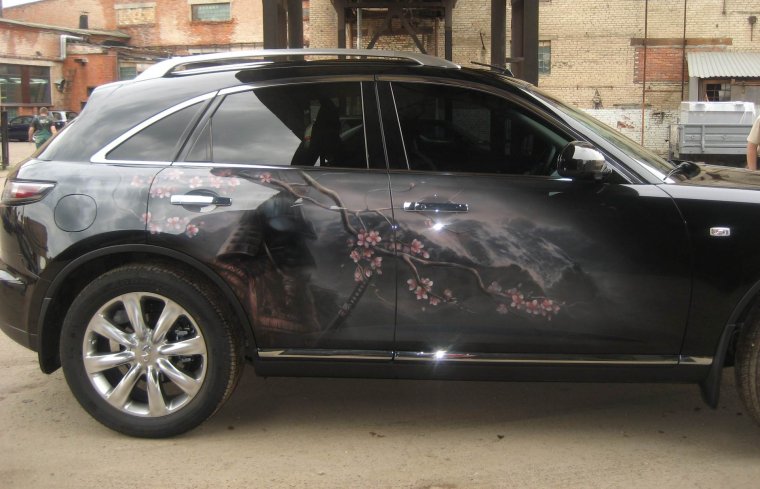 Виниловая аэрография на авто