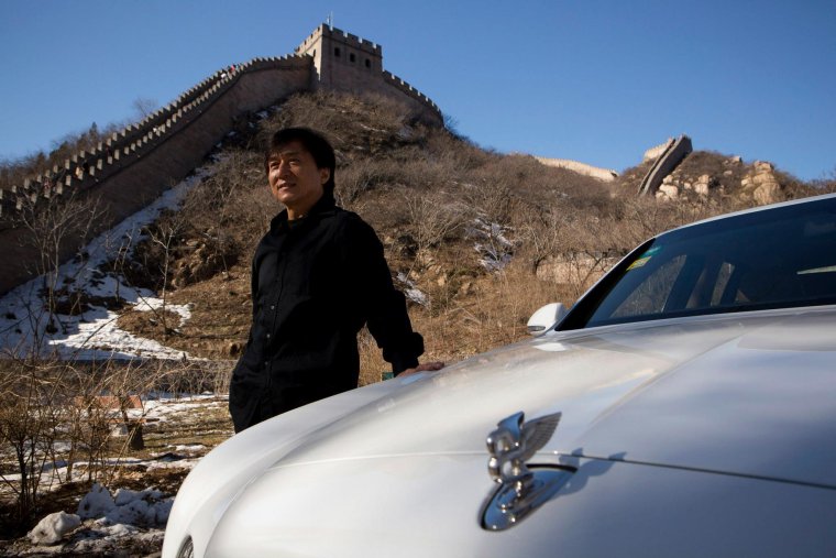 Джеки Чан на Бугатти