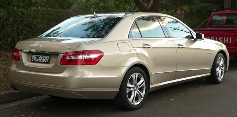 Машина в блестках