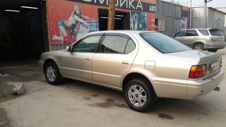 Лада Приора Вишневая седан