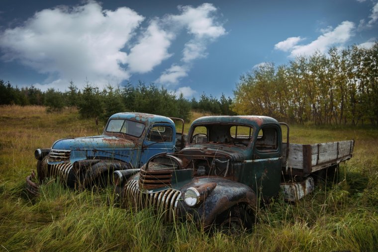 Старинные брошенные автомобили