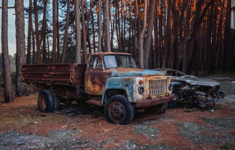 Старые ржавые русские Грузовики