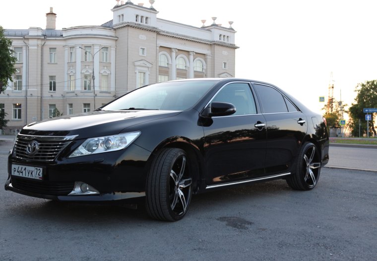 Toyota Camry v50 черная