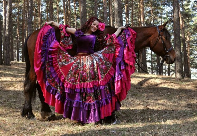 Красивый Цыганский костюм