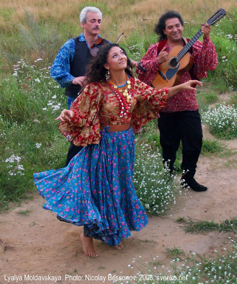 Цыгане, дану, дану данай.