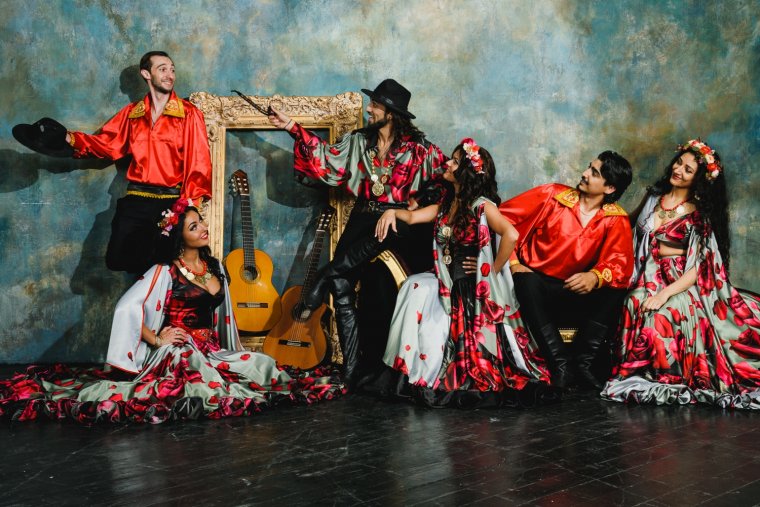 Цыганский ансамбль Ромалэ