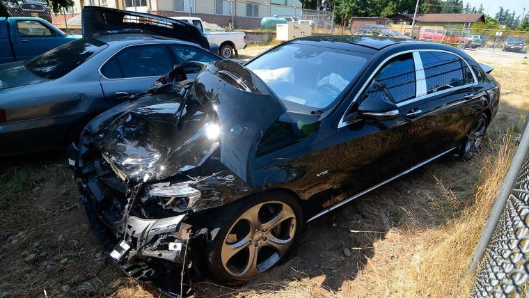 Разбитый Мерседес Майбах