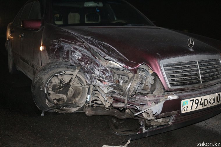 Разбитая машина Мерседес