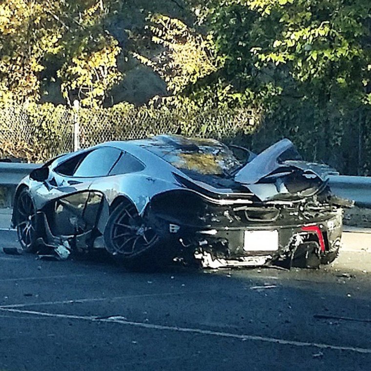 Форд Мустанг 2005 разбитый