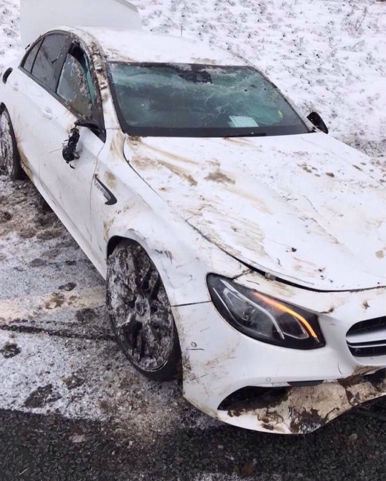 Разбитый Мерседес с180 белый