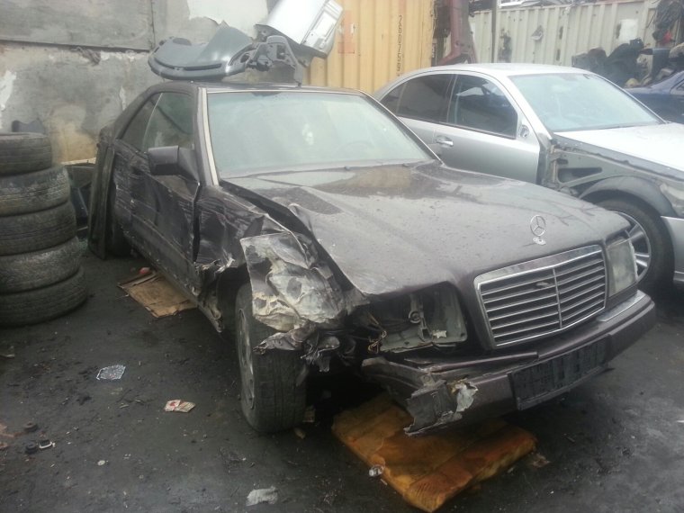 Разбитый Мерседес w124 купе