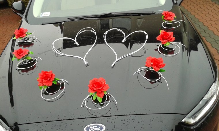 Оригинальное украшение свадебных машин