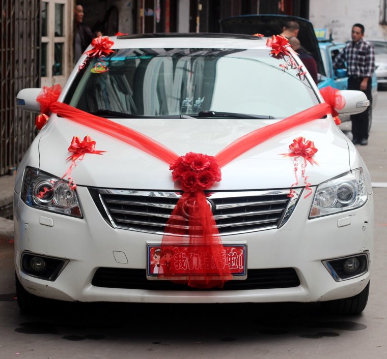 Свадебные украшения на авто