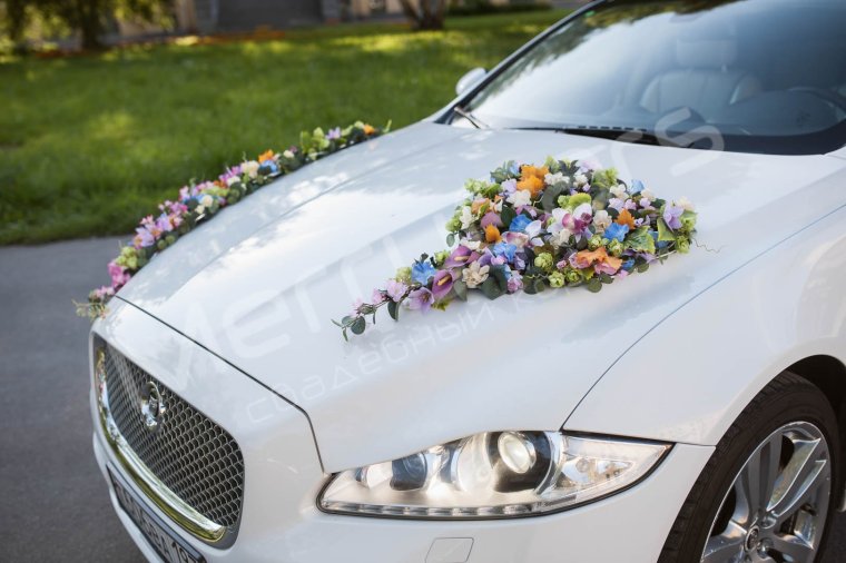 Красивое украшение на машину