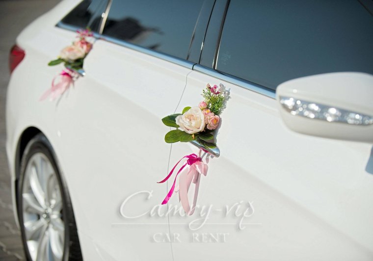 Стильно украсить авто на свадьбу