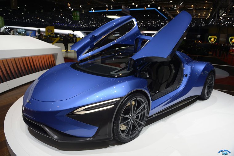 Китаянка и авто