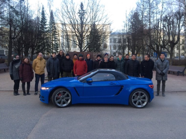 Желтый Камаро и девушки