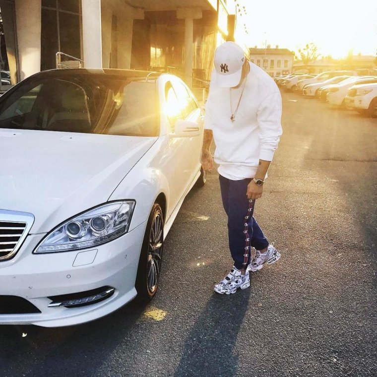 Парень на мерседесе