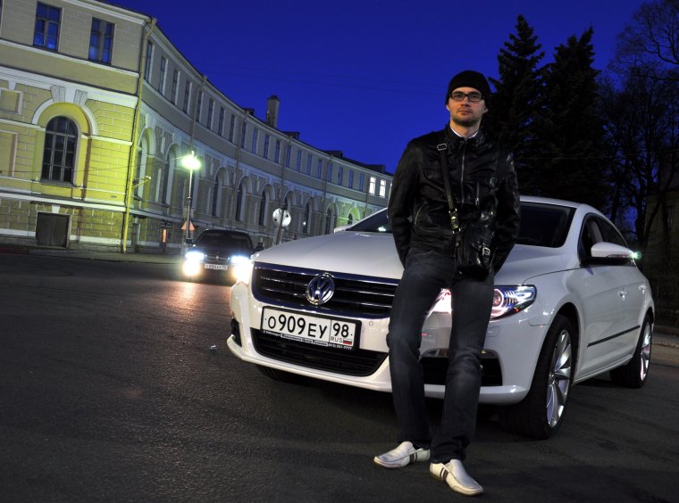 Парень в машине