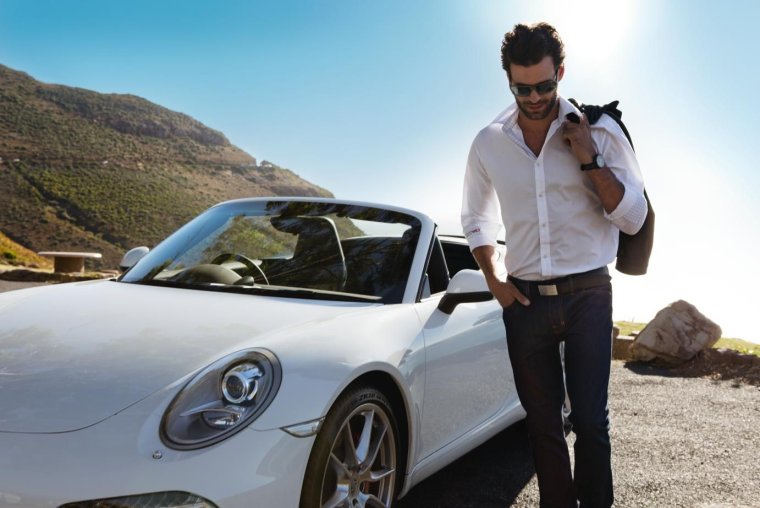 Парень на Порше