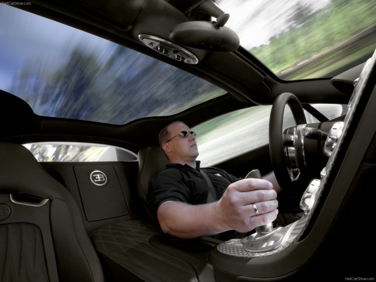 Человек в машине