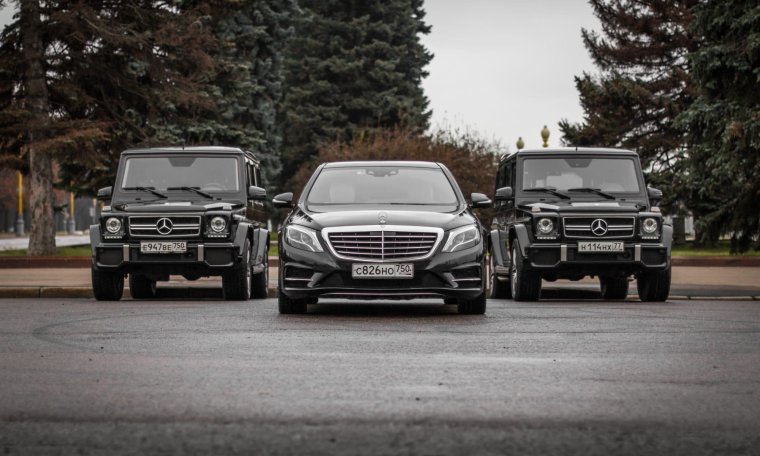 Мерседес 222 с охраной