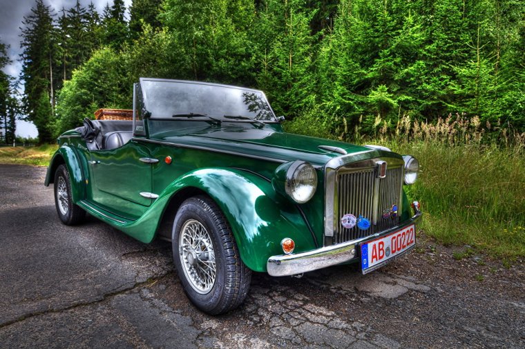 Ретро автомобили зеленого цвета